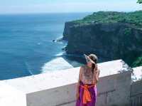Uluwatu Temple, Bali – Breathtaking Views & Cheeky Monkeys! 🐒🌅🇮🇩