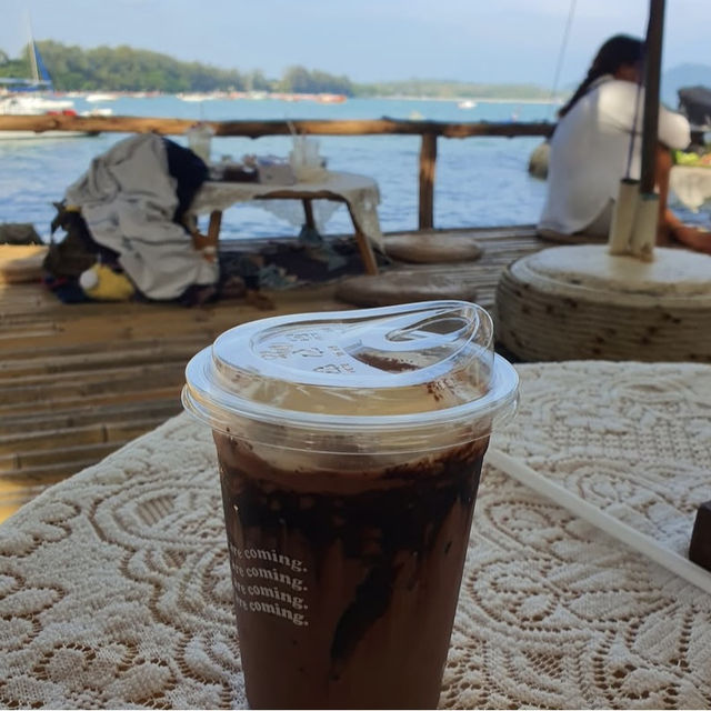📍 Coming Home Café – ราไวย์ ภูเก็ต 