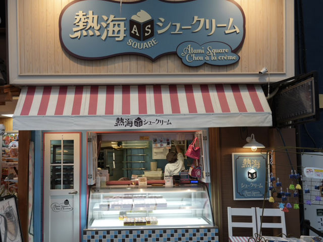 熱海スクエアシュークリーム｜四角いシューが映える！