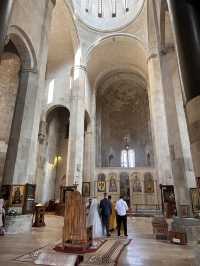 【Bagrati Cathedral／バグラティ大聖堂｜“丘を見守る千年の祈りと壮麗なドーム”】