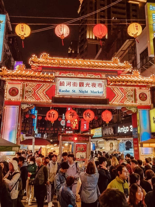 Midnight Munchies & Neon Dreams: A Solo Foodie’s Guide to Taipei Night Markets