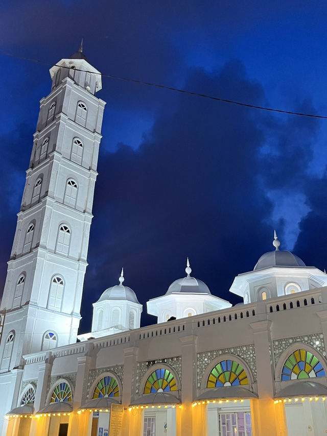 🏛️ Terengganu’s Royal Walk: Palaces, Bridges & Temples by the Sea 🕌🌉🏮