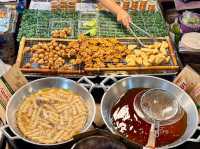 Wat Lam Phaya Floating Market