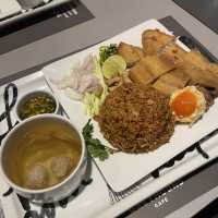 🐾 Greyhound Café: ร้านอาหารฟิวชั่นสไตล์ชิค