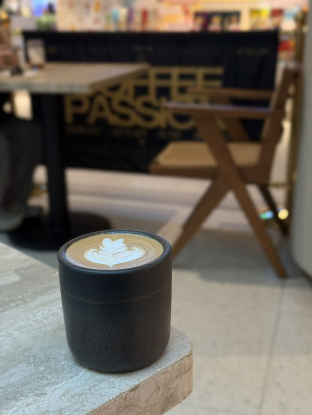 ☕️ Coffee in Luxury Shopping Mall
