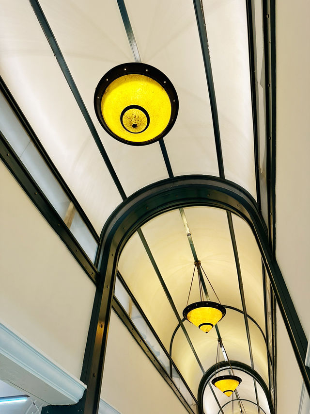 The Arcade Singapore – A Modernist Icon at Raffles Place 🏢⛅