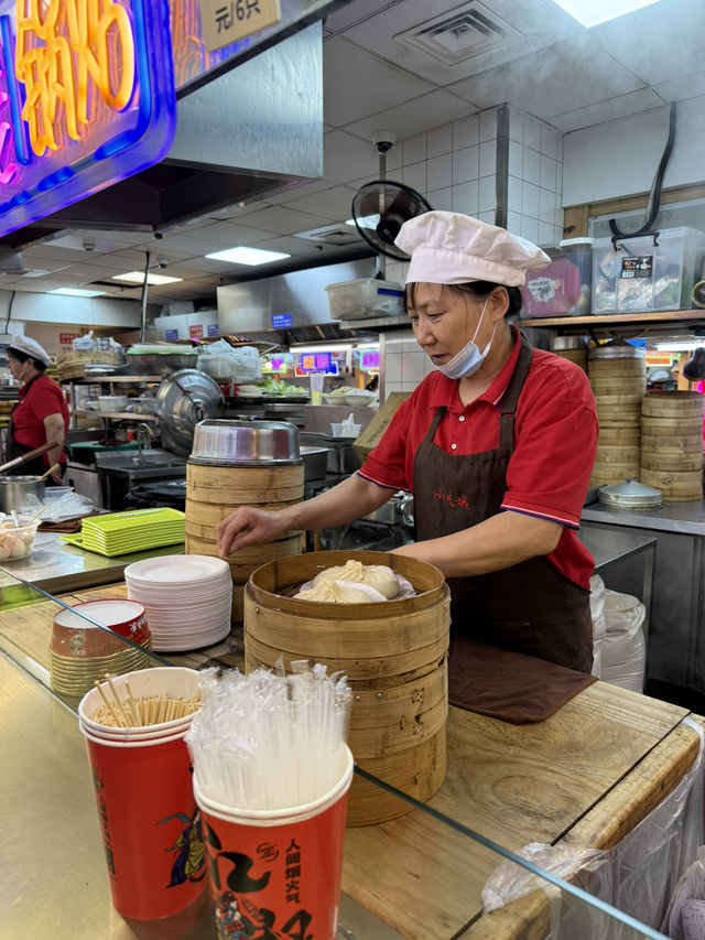 เดินเล่น Yuyuan Old Street ตลาดจีนย้อนยุคสุดปัง ✨