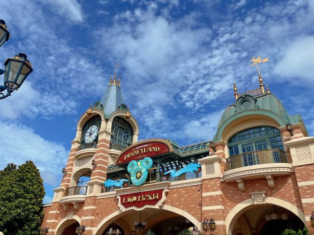 Shanghai Disneyland: Where Disney Magic Meets Chinese Wonder