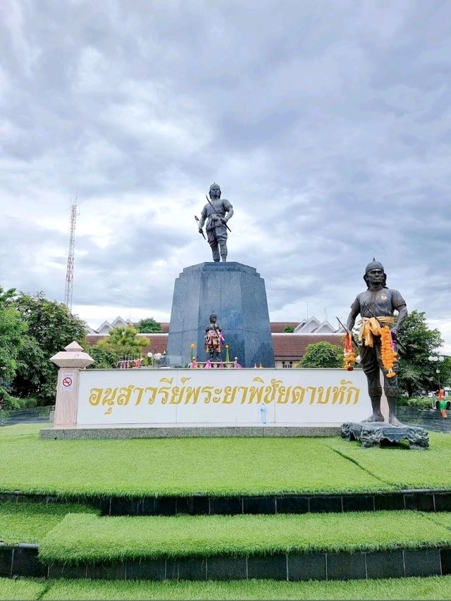 อนุสาวรีย์พระยาพิชัยดาบหัก: สัญลักษณ์แห่งความกล้า