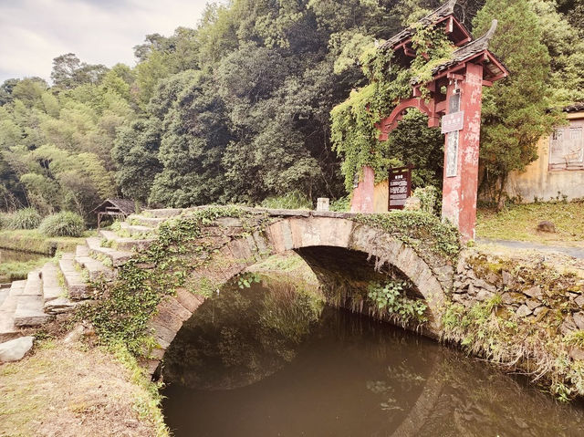 🏡✨ *Likeng Village (李坑): Wuyuan’s Canal-Lined Dreamscape* 🌊🏮