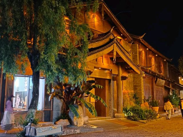 เมืองโบราณลี่เจียงยามค่ำคืน เมืองโบราณลี่เจียงยามค่ำคืน