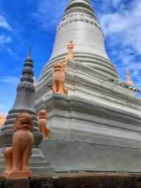 🕌 Wat Phnom – The Heart of Phnom Penh 🕌
