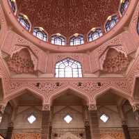 เยี่ยมชมโบสถ์ Masjid Putra 💒