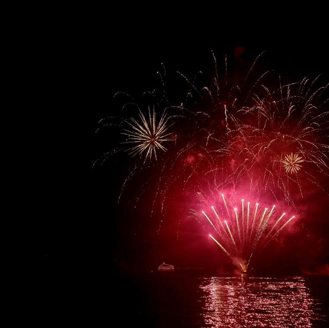 Toyako Vibes: Chill Views & Summer Fireworks Magic 🎇🏞️ Toyako Vibes: Chill Views & Summer Fireworks Magic 🎇🏞️
