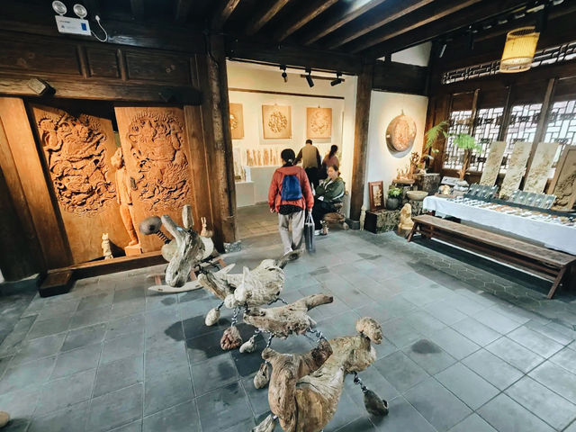 Craftsmanship at the Woodcarving Experience Center, Shaxizhen