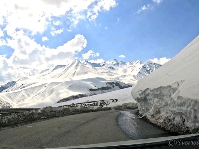 【ジョージア】コーカサスの山々に囲まれた山岳の村「ステパンツミンダ」
