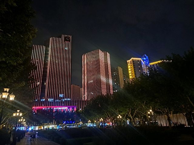 2025.8月初夏季夜晚徐家匯書院