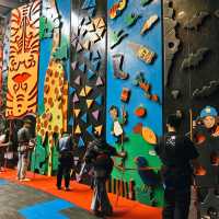 สนามปีนผาจำลองสุดมันส์ใจกลางเมือง Rock Climbing