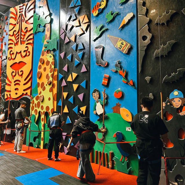 สนามปีนผาจำลองสุดมันส์ใจกลางเมือง Rock Climbing สนามปีนผาจำลองสุดมันส์ใจกลางเมือง Rock Climbing
