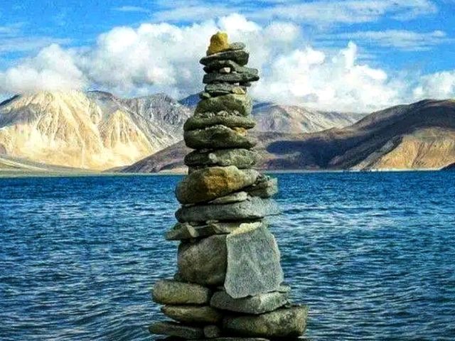 💎🌊 Pangong Lake – The Shimmering Gem of the Himalayas 💎🌊 Pangong Lake – The Shimmering Gem of the Himalayas