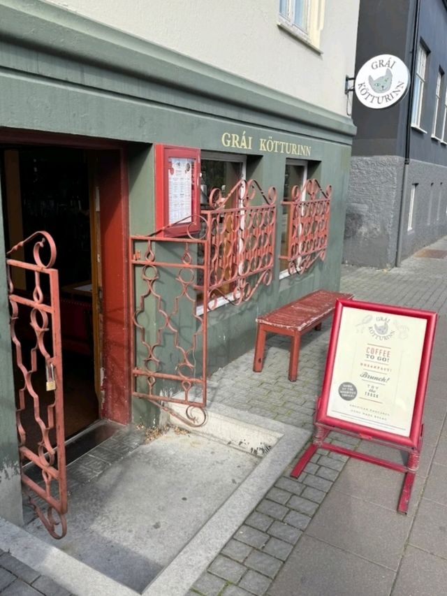 A GOOD LITTLE CAFÉ FOR GOOD AMERICAN BREAKFAST IN ICELAND. A GOOD LITTLE CAFÉ FOR GOOD AMERICAN BREAKFAST IN ICELAND.