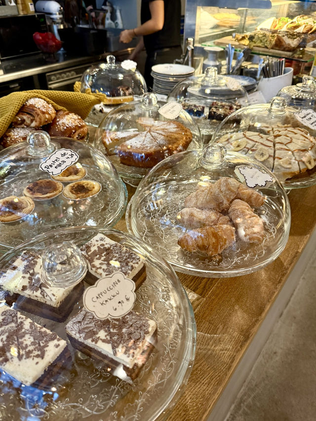 Cozy Coffee Moments in Helsinki ☕️❄️