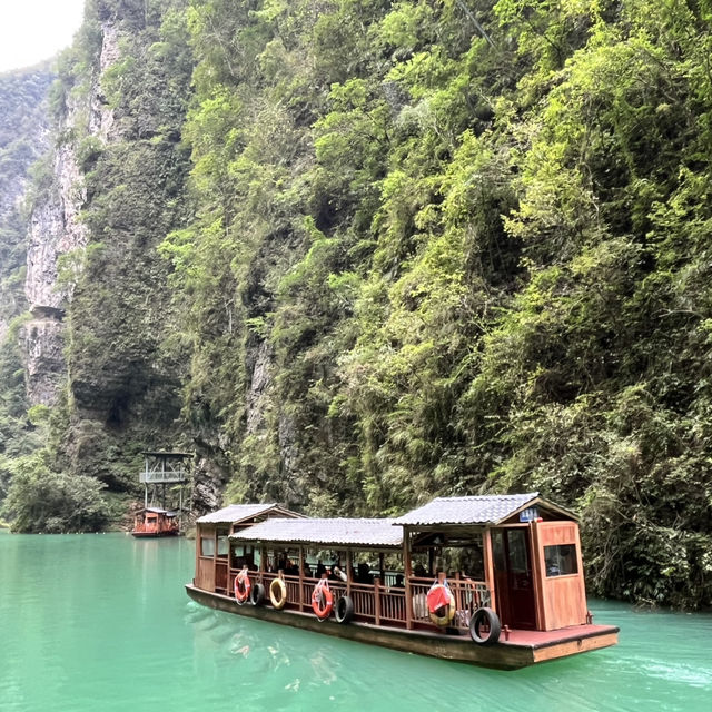 Zhangjiajie — A Landscape So Magnificent It Feels Almost Unreal (张家界) Zhangjiajie — A Landscape So Magnificent It Feels Almost Unreal (张家界)