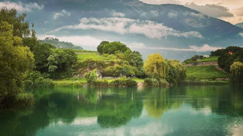 Mirror Magic at Lac de Géronde: Swiss Wine Country Views 🍇✨ — traveler post in Sierre