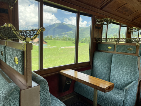 ☆　メトロポリタン社製　スイス国鉄　昭和レトロ　☆ スイスのこのレトロな列車、窓の外は連載されるポストカードのよう