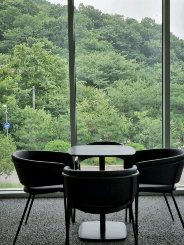 자연과 조화를 이루는 카페