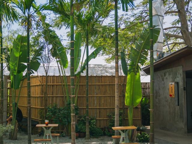 คาเฟ่ริมทะเลบางแสนบรรยากาศดี 