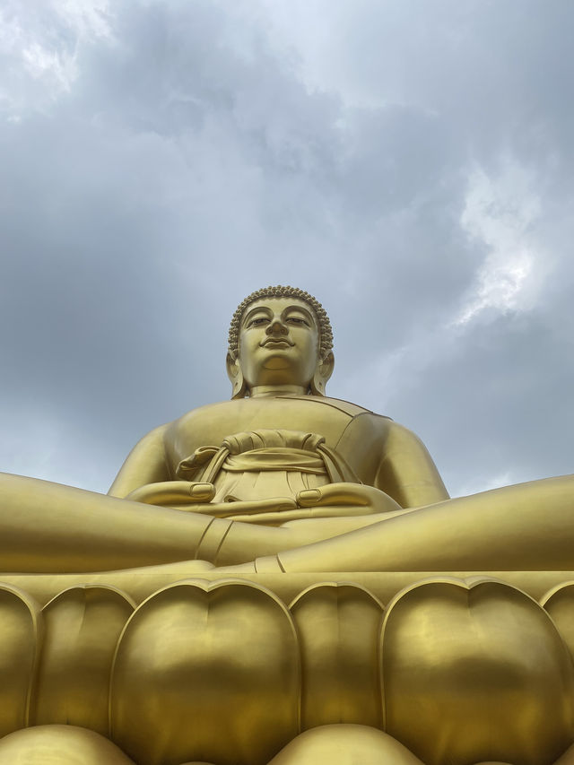 天井に広がる宇宙🪐✨🇹🇭バンコクの寺院【ワット・パークナム】