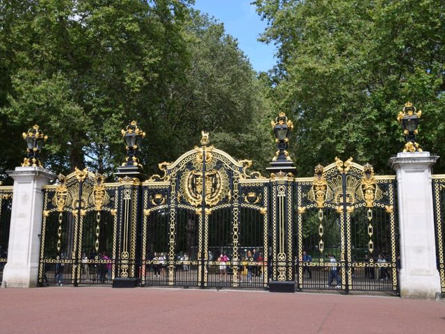 Buckingham Palace: Witness to Royalty and Dreams