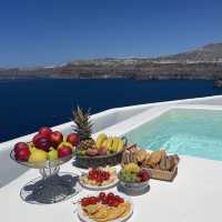 Secluded paradise in Santorini