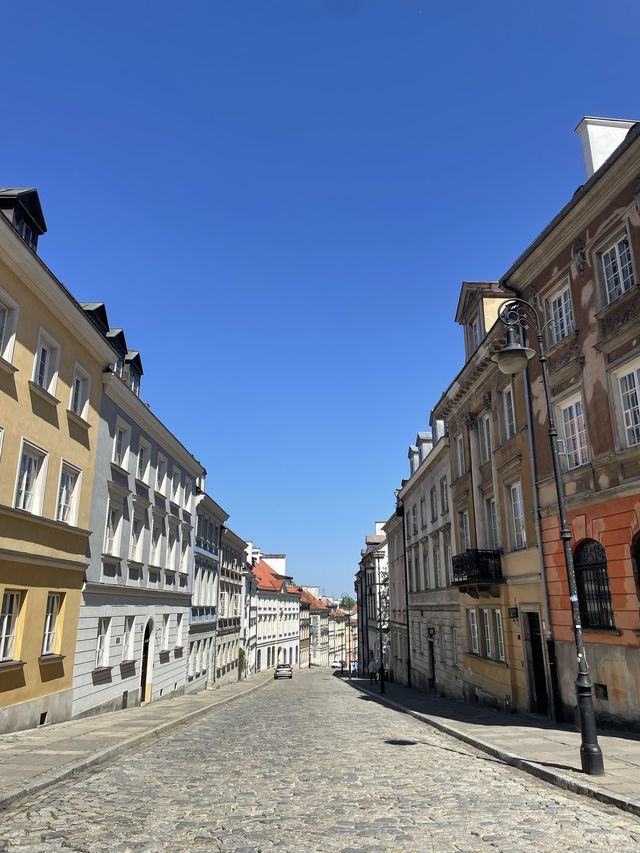 【ポーランド🇵🇱/メルヘンチックな旧市街と人魚の像】