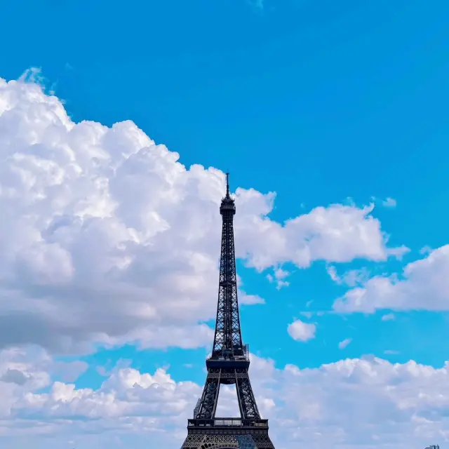 愛與浪漫的象徵 巴黎艾菲爾鐵塔