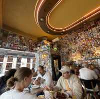 一間以荷蘭傳統家常菜嘅溫馨餐廳