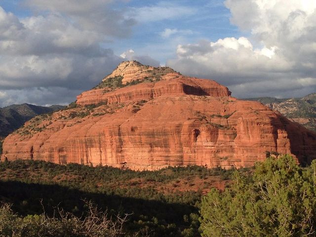 Red Rocks and Spiritual Retreats 🌄
