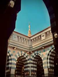 Midnight Moments in Mecca: Worship in Stillness 🌌