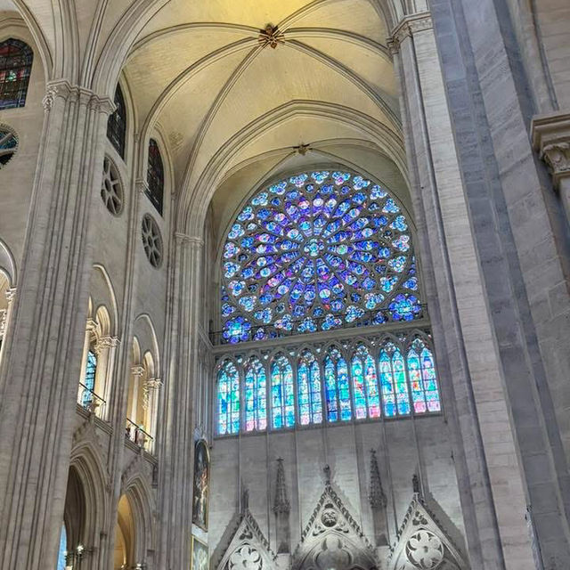 走訪巴黎聖母主教座堂（Cathédrale Notre-Dame de Paris）及莎士比亞書店