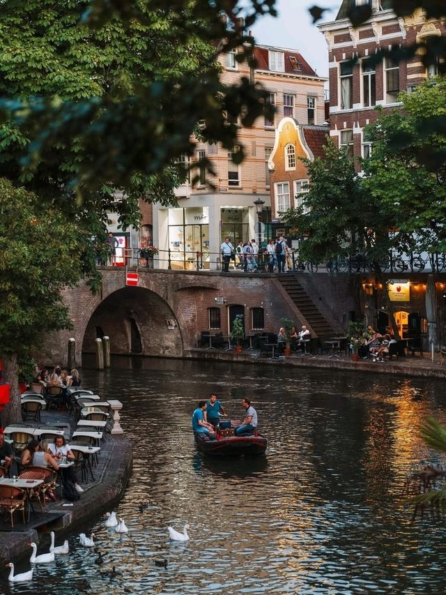 🏰🚲 “Hidden Canals & Timeless Charm: A Day in Utrecht” 🇳🇱