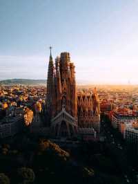 🌞🏛 “Gaudí’s Masterpiece: A Perfect Day in Barcelona” 🇪🇸