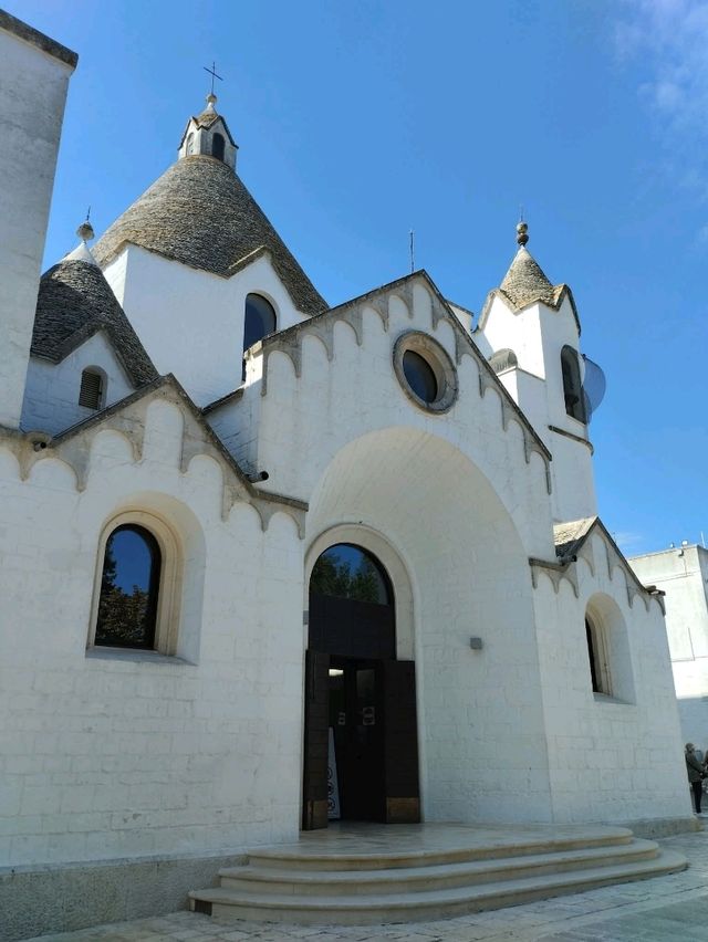 🎃 Magic in Alberobello, Italy! 🕯️ 🎃 Magic in Alberobello, Italy! 🕯️