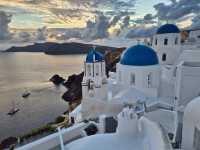 💙⛪ The Iconic Churches of Oia: Blue Domes That Define Santorini