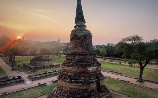 The capital of the Thai Ayutthaya Dynasty, with over 600 years of palace ruins and more than 200 preserved ancient pagodas.