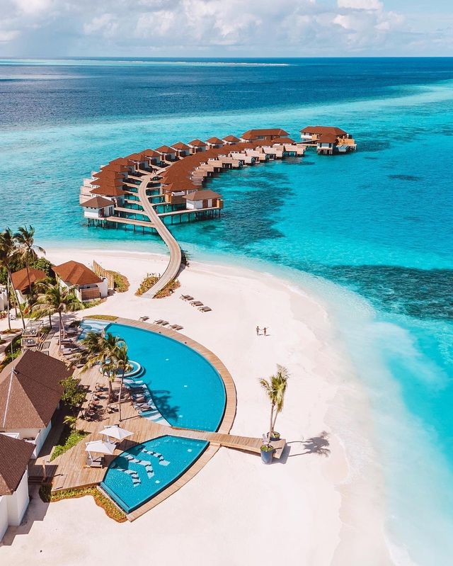 Discover Paradise on Earth at Avani Fares Maldives 🌴