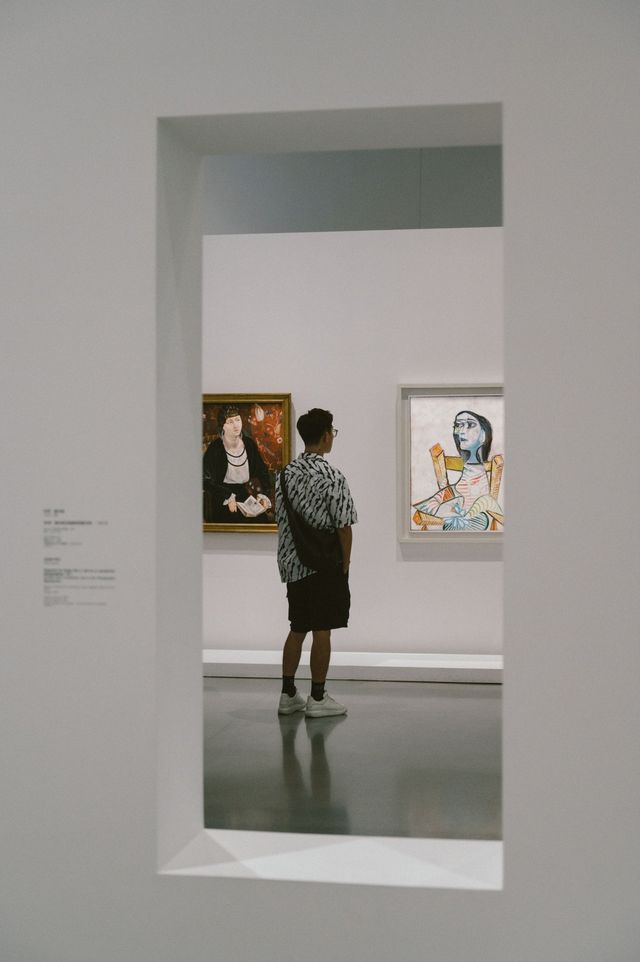 一直很喜歡西岸美術館的感覺，不管是館內的展還是沿著江邊的風景，都可以讓我在這裡放鬆一下午