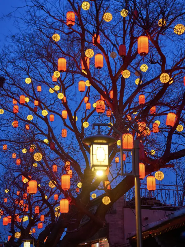 ปีใหม่มาถึงแล้ว - ถนนโมเดลโมเดล