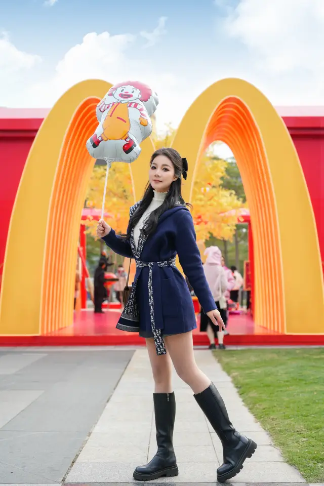 The McDonald's pop-up store is full of New Year's flavor, and it's time to celebrate the New Year in a lively and festive way