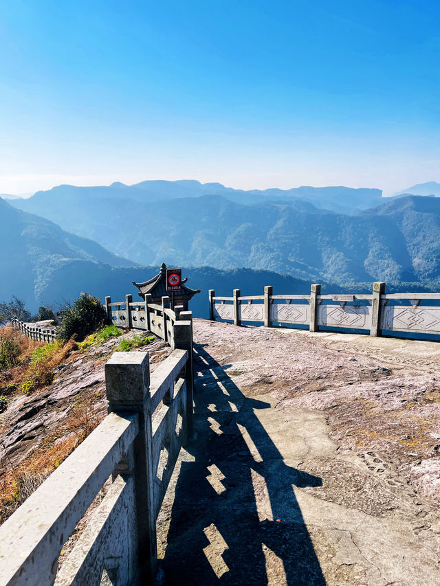 羊角洞這座山頭上全是道觀，仙氣飄飄